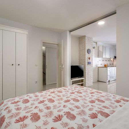 Modern Apartment Zen With Private Garden Πόρετς Εξωτερικό φωτογραφία