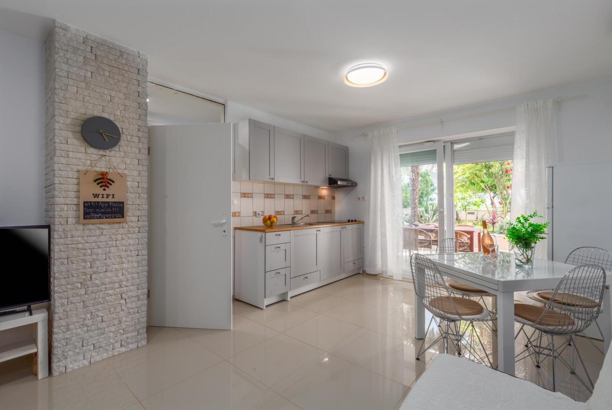 Modern Apartment Zen With Private Garden Πόρετς Εξωτερικό φωτογραφία