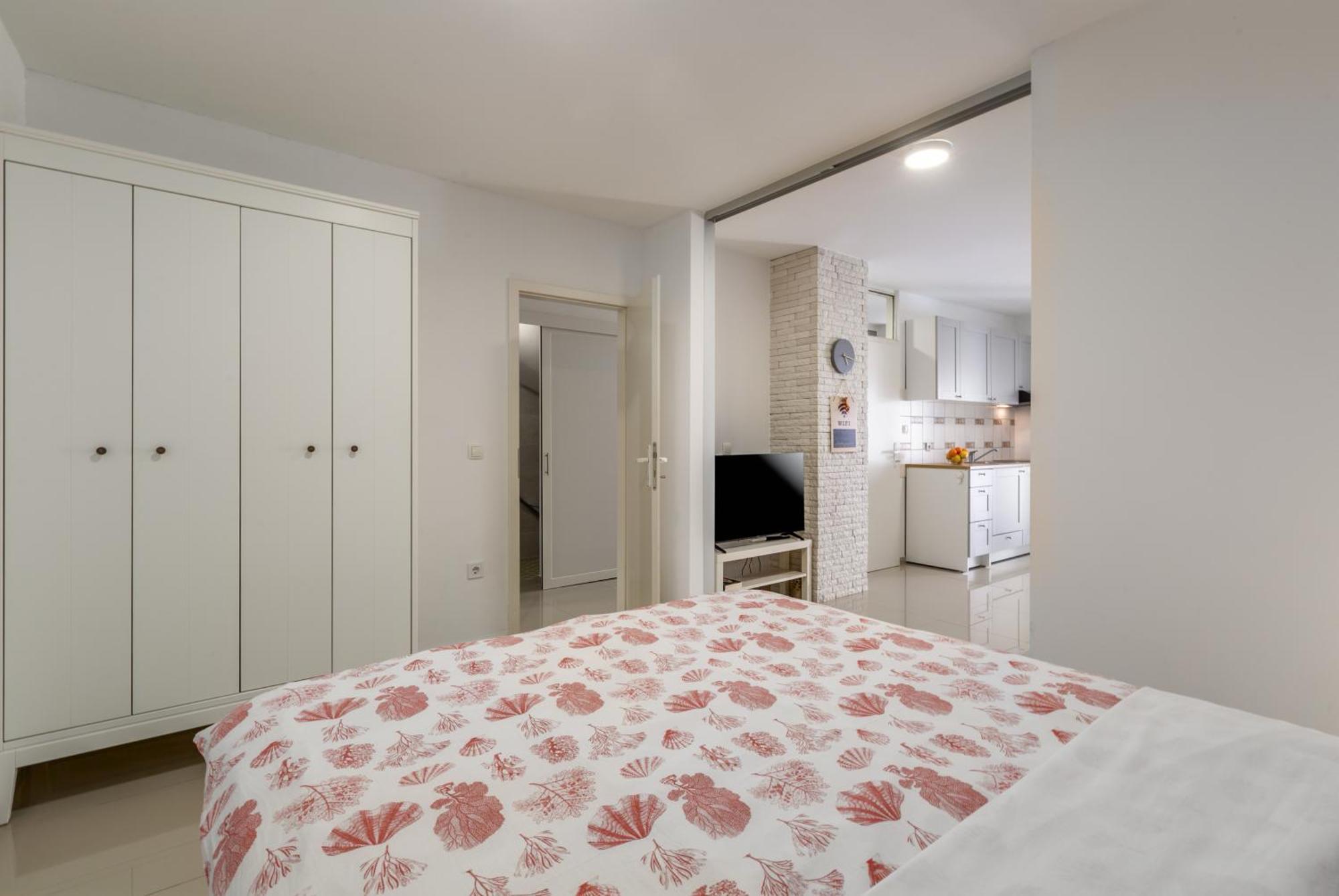Modern Apartment Zen With Private Garden Πόρετς Εξωτερικό φωτογραφία