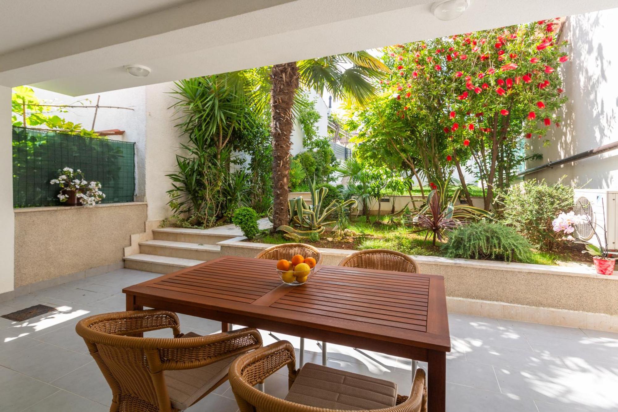 Modern Apartment Zen With Private Garden Πόρετς Εξωτερικό φωτογραφία