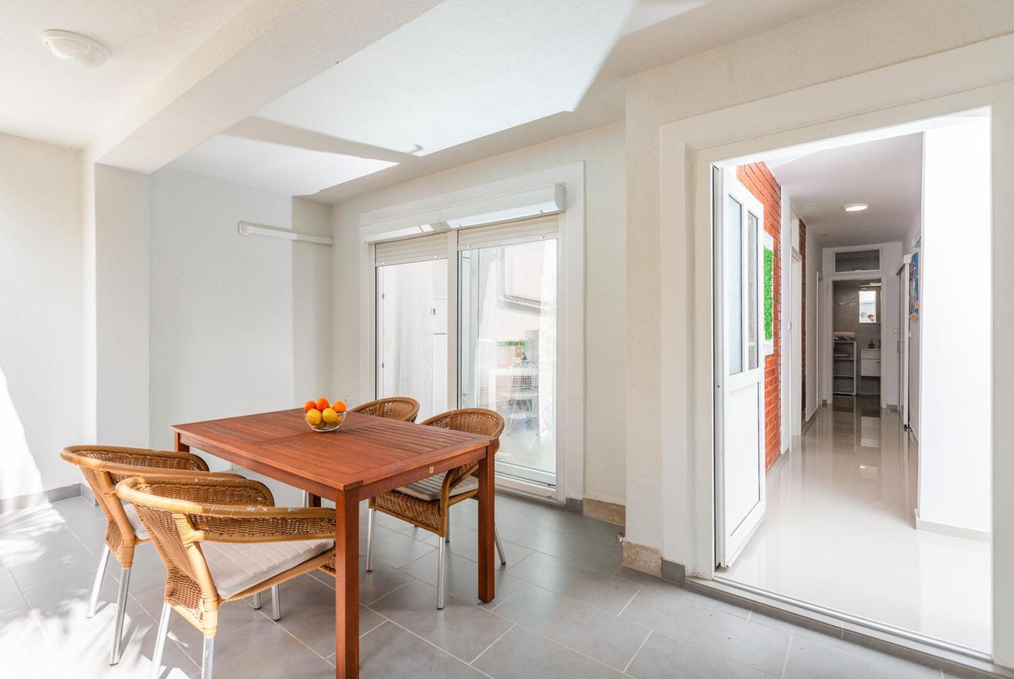 Modern Apartment Zen With Private Garden Πόρετς Εξωτερικό φωτογραφία